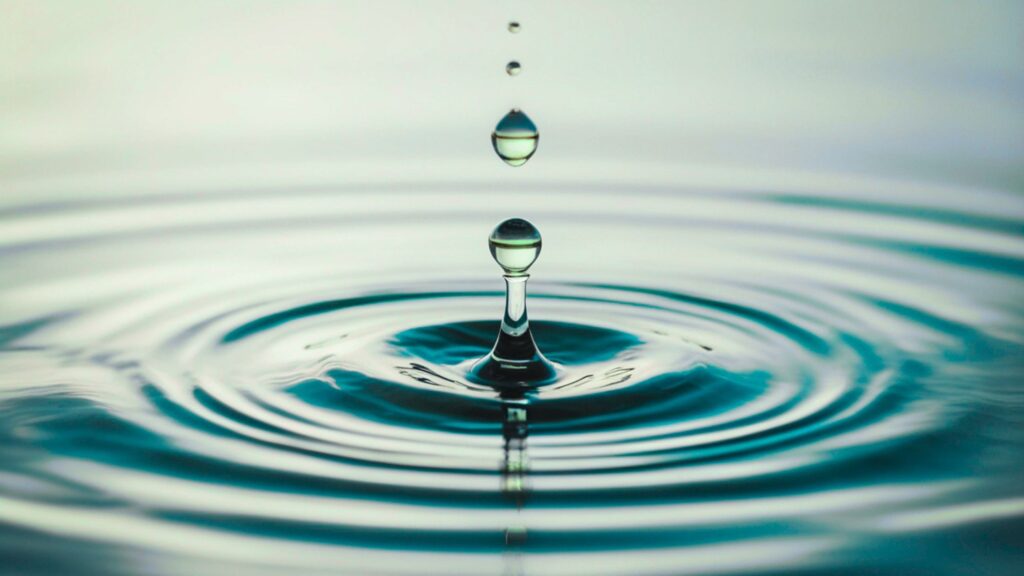 Ripple effect in water representing brand perception and B2B content strategy